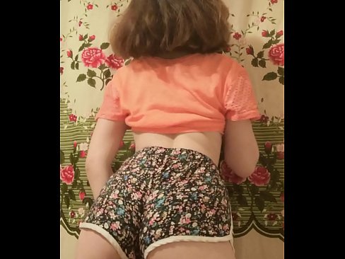 ❤️ 性感的年轻宝贝在镜头前脱下她的短裤 Hard porn﹏﹏